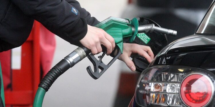 TRONDITËSE: Qeveria mund ta ulë naftën në 1.35€, por nuk po vepron.