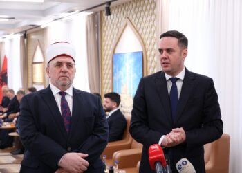 Abdixhiku uron Fitër Bajramin: “Zoti e bekoftë Kosovën dhe familjet tona”