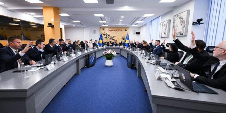 Qeveria e Kosovës merr vendime të rëndësishme: bonus për futbollistët, paga e 13-të dhe ligje të reja