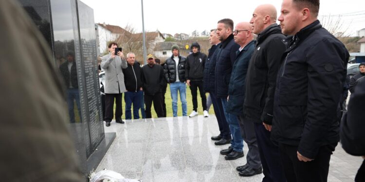Përkujtohen 106 martirët e Pastaselit, Haradinaj: Sakrifica e tyre forcoi rrugën drejt lirisë