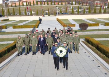 FSK nderon familjen Jashari: Prekazi mbetet simbol i sakrificës, unitetit dhe vendosmërisë për liri