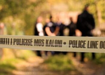 Policia jep detaje për rastin tragjik në Majac: Burri u gjet i vdekur në veturë, dy gra në gjendje të rëndë brenda shtëpisë