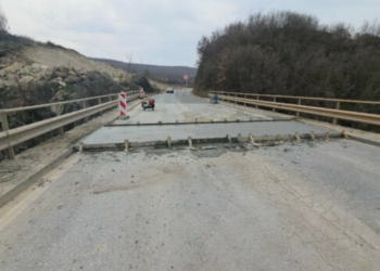 Lirohet për qarkullim magjistralja Pejë – Prishtinë pas punimeve në urën e Dollcit