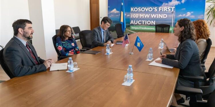 SHBA dhe Kosova thellojnë bashkëpunimin në energji dhe miniera