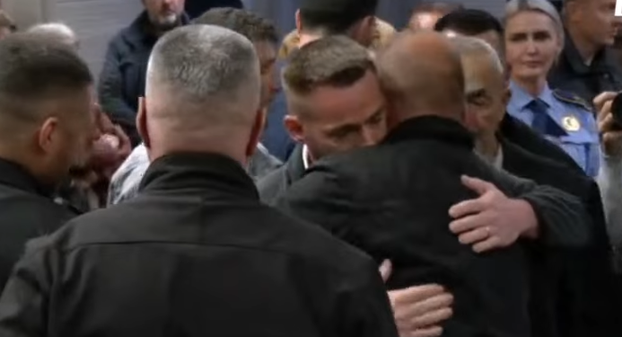 “Emocione në sallë: familjarët përqafohen pas dënimit për vrasësit e Liridonës”