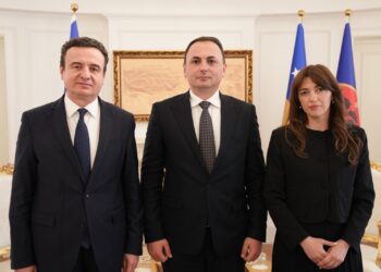 Haxhiu dhe Kurti rinovojnë mandatin e Petrit Ajetit në krye të AKI-së për pesë vite të tjera