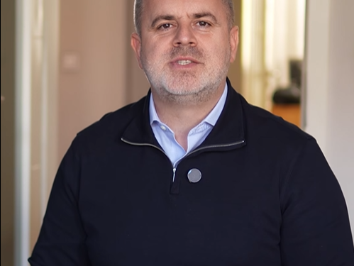 Azemi: Mosrritja e çmimit të energjisë është fitore e qytetarëve, por skandali duhet zbardhur