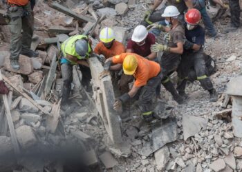 Bejruti nën rrënoja, armëpushimi SHBA–Iran në rrezik serioz