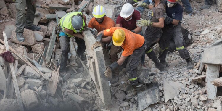 Bejruti nën rrënoja, armëpushimi SHBA–Iran në rrezik serioz