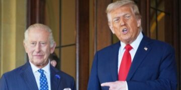 Mbreti Charles në SHBA pas atentatit në Uashington, vizitë delikate mes tensioneve me Trump