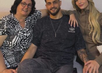 DJ Gimbo ndan moment familjar nga Istogu me nënën dhe partneren Selin
