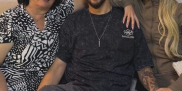DJ Gimbo ndan moment familjar nga Istogu me nënën dhe partneren Selin