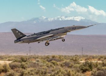 SHBA teston dronin luftarak gjysmë autonom: Hapi i ri drejt luftës pa pilot