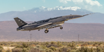 SHBA teston dronin luftarak gjysmë autonom: Hapi i ri drejt luftës pa pilot