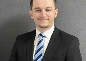 Cakolli: Haxhiu s’ka të drejtë të vonohet, mungesa e anëtarit të dhjetë bllokon KQZ-në