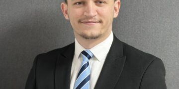 Cakolli: Haxhiu s’ka të drejtë të vonohet, mungesa e anëtarit të dhjetë bllokon KQZ-në