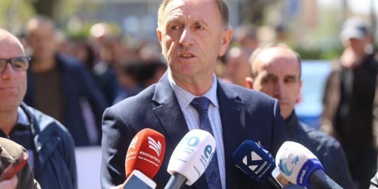 600 euro pagë:Azemi tregon kërkesën e punëtorëve në Pristina