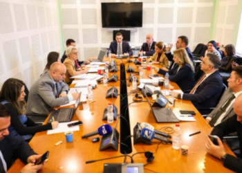 Komisioni për Legjislacion miraton Projektligjin për Byronë e Verifikimit të Pasurisë, shoqërohet me përplasje politike