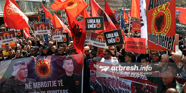 “Liria Ka Emër”: Raporti ndërkombëtar alarmon për devijime në Dhomat e Specializuara të Kosovës.