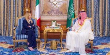 Meloni në Gjirin Persik: marrëveshje për gazin dhe sigurinë mes krizës në Hormuz