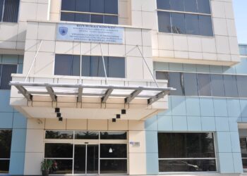 MPB sqaron rregullat për xhamat e errët në automjete