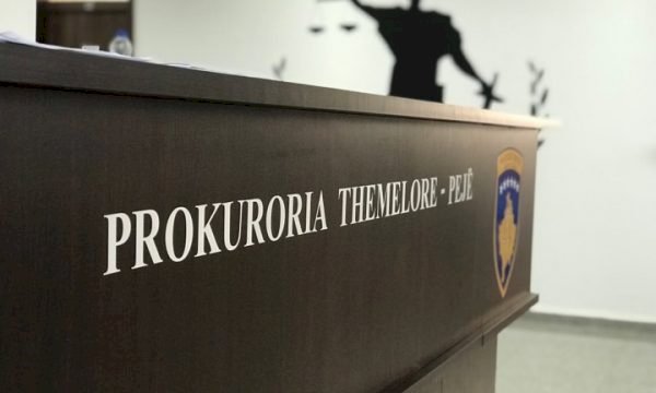 Prokuroria në Pejë jep detaje për rastin ku një burrë sulmoi një 11-vjeçar në mes të oborrit të shkollës