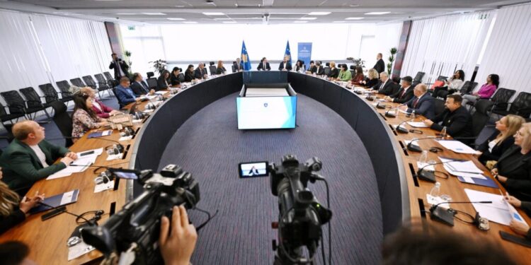 Kurti: Mbështetja për të mbijetuarit e dhunës seksuale mbetet obligim i përhershëm shtetëror