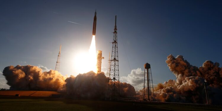 Artemis II në orbitë: Njerëzimi rikthehet drejt Hënës pas dekadash