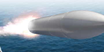 SHBA fut në lojë armët hipersonike në det, USS Zumwalt në qendër të strategjisë
