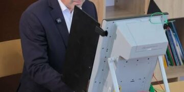 Zgjedhjet në Bullgari: Radev favorit, frikë për një “model Orbán” në BE