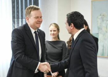 Sorensen viziton Kosovën, takim me Albin Kurti