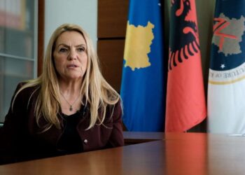 “‘Frikësohu që ke me përfundu në burg, se askush nuk i fëlliq duart me ty’ – Kadrijaj shpërthen ndaj Rizvanollit në Kuvend”