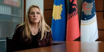 “‘Frikësohu që ke me përfundu në burg, se askush nuk i fëlliq duart me ty’ – Kadrijaj shpërthen ndaj Rizvanollit në Kuvend”