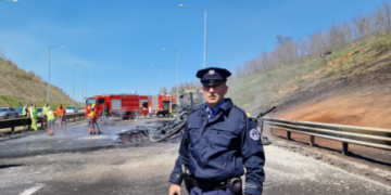“Digjet kamioni në autostradën ‘Ibrahim Rugova’, shoferi dhe pasagjeri shpëtojnë pa lëndime”