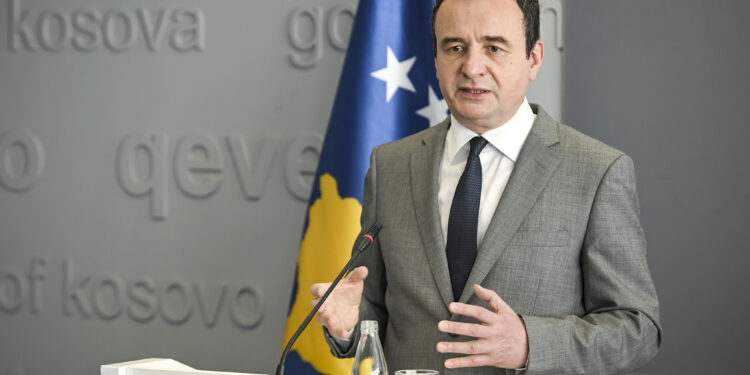 “Kurti sulmon opozitën, paralajmëron dy palë zgjedhje për presidentin”