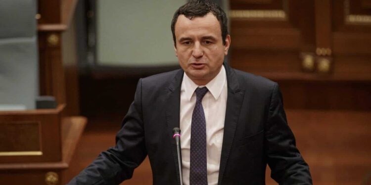 Albin Kurti i përgjigjet Arbër Rrahmanit: Çështjet e ndryshimit të gjinisë nuk janë në kompetencë të familjes