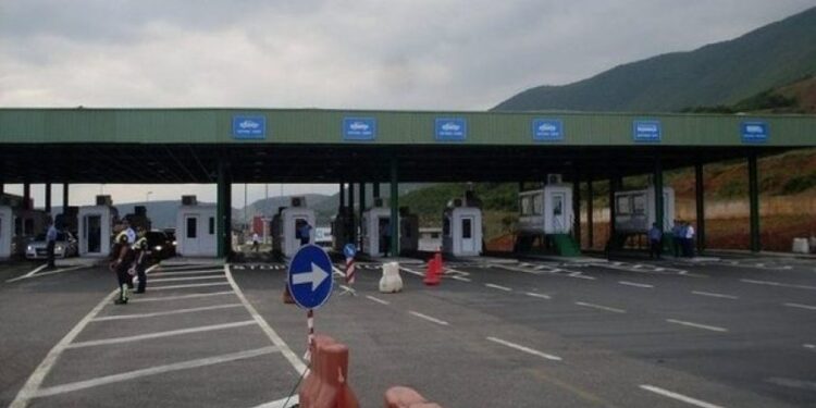 Kapet në kufirin e Shqipërisë një maqedonas në kërkim ndërkombëtar për drogë