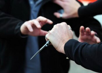 “Tmerr në Prishtinë: Dy persona therën me thikë në një sulm të rëndë!”