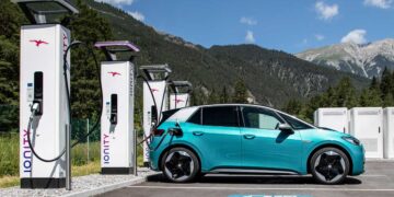 Evropa shtyn drejt makinave elektrike: stimujt financiarë po ndryshojnë tregun