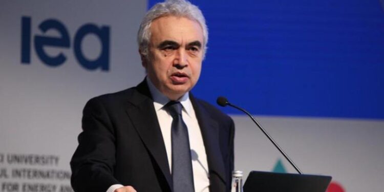 IEA paralajmëron: Europa rrezikon të mbetet pa karburant për avionë brenda 6 javësh