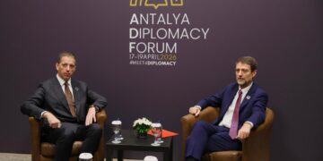 Hoxha takon homologun serb në Antalia: Fokus te dialogu dhe bashkëpunimi ekonomik