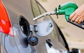 “Goditje në xhepin e qytetarëve: Rriten çmimet e naftës dhe benzinës!”