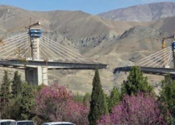 Shkatërrohet ura strategjike në Iran, Donald Trump paralajmëron sulme të reja