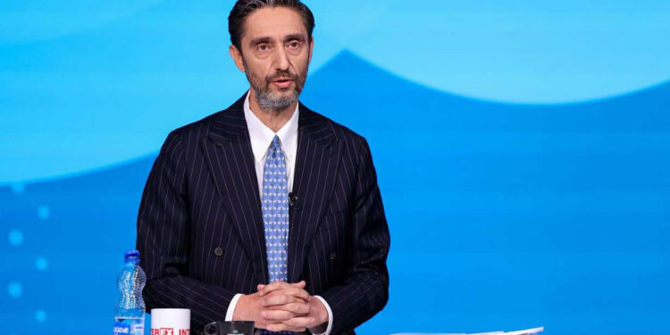 Shpresojmë vitin tjetër ta festojë në Kosovë”, Uran Ismaili uron Hashim Thaçin për ditëlindje