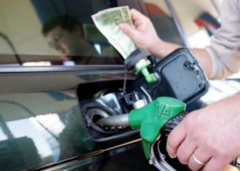 Nafta bie në bursa pas armëpushimit me Iranin, por çmimet në Kosovë mbeten të njëjta