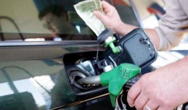 Nafta bie në bursa pas armëpushimit me Iranin, por çmimet në Kosovë mbeten të njëjta