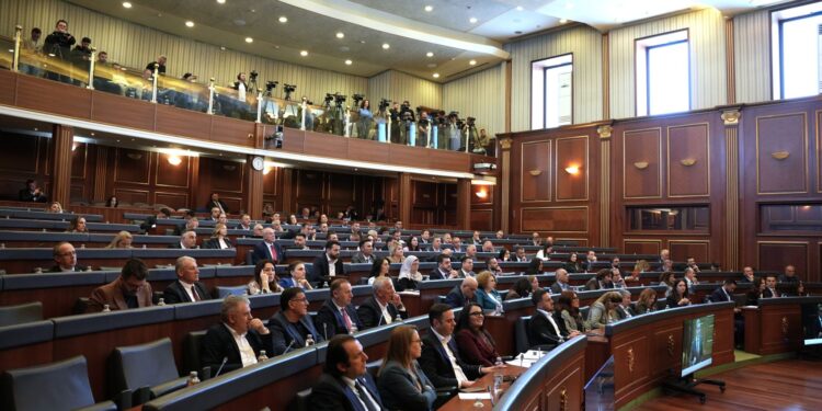 Kuvendi miraton në parim sigurimin e detyrueshëm shëndetësor, opozita kërkon sqarime