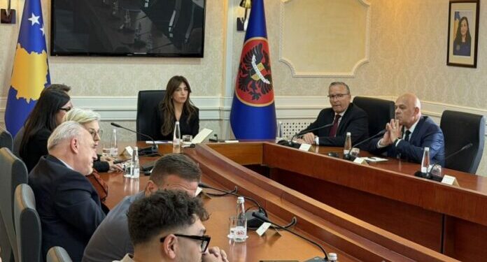 Data e zgjedhjeve, nis takimi i Haxhiut me partitë politike.