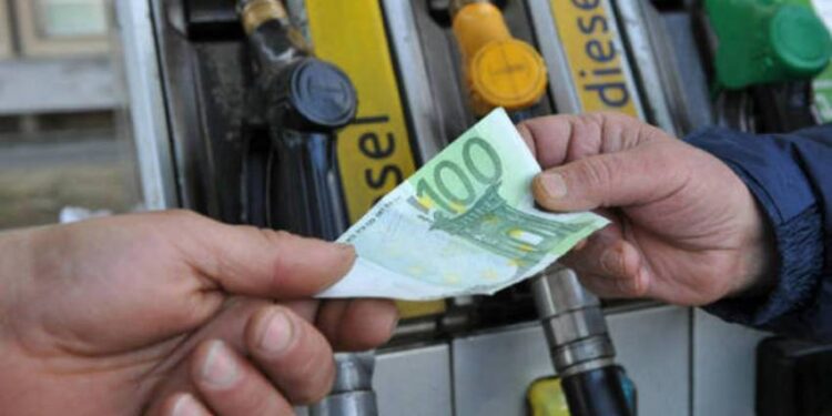 Nafta në Kosovë kap 2.03 euro për litër, rritja pa ndalje