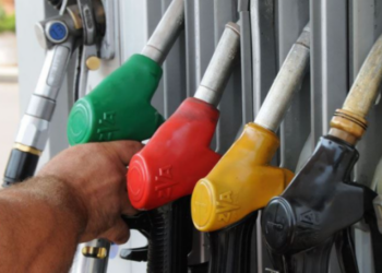 Rënie e çmimeve të naftës në tregjet ndërkombëtare – pritet reflektim i shpejtë edhe në Kosovë